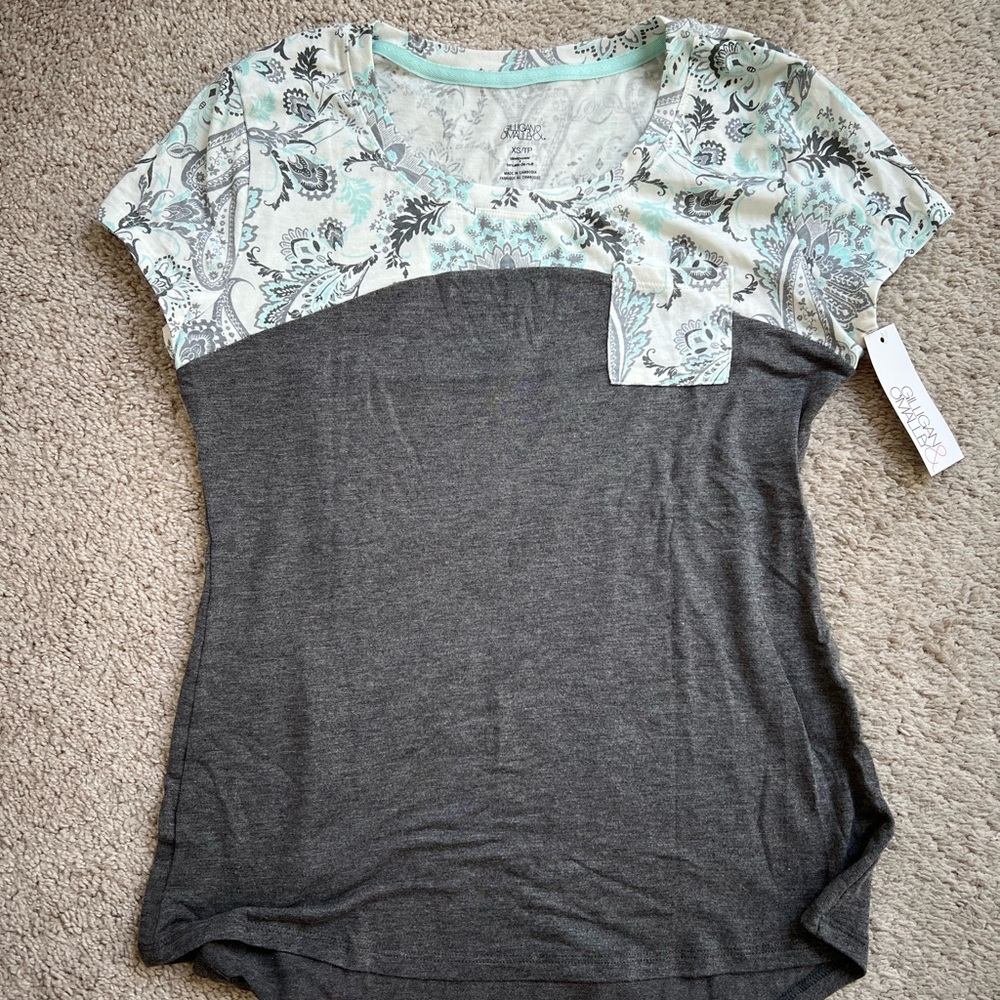 NEW Women’s Gray & Mint Paisley Colorblock Tee